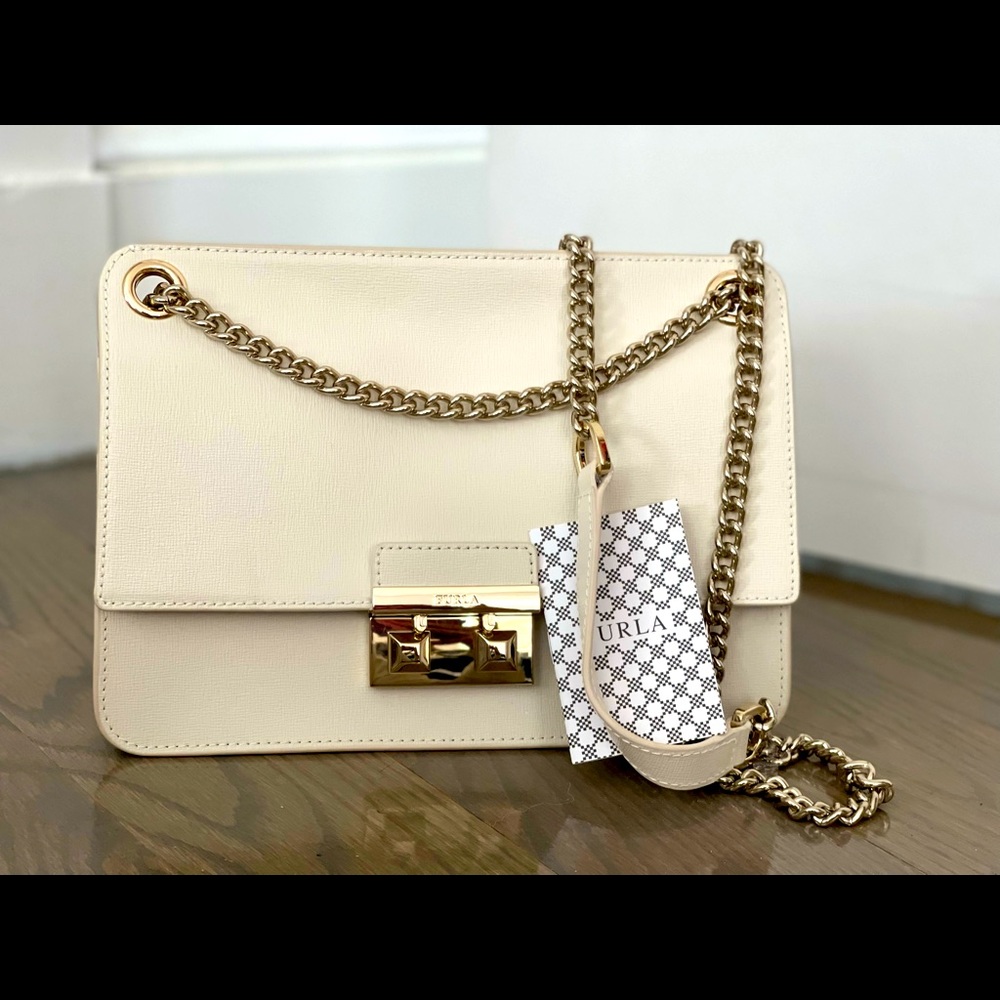 Very elegant bag, almost like pristine ( used only 1 time).